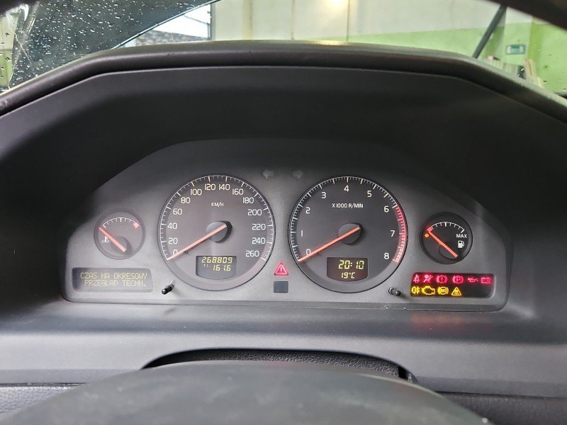 Licznik Volvo V70 II 8637993 2.4 20v (B5244SG) EUROPA