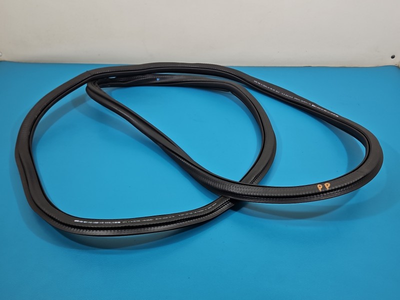 Uszczelka drzwi przód prawa Skoda Octavia IV