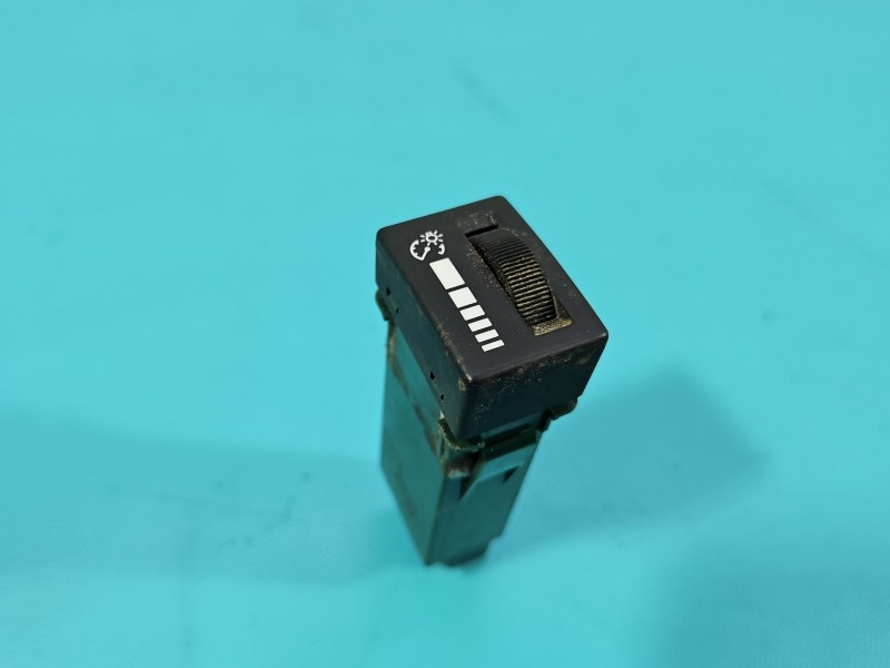 Przełącznik Producent części: Isuzu, podświetlenia licznika 6PIN Isuzu D-Max II 11-19 M42174