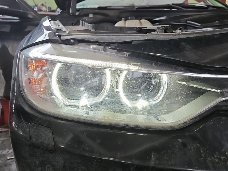 Reflektor prawy lampa przód bmw F30 EUROPA