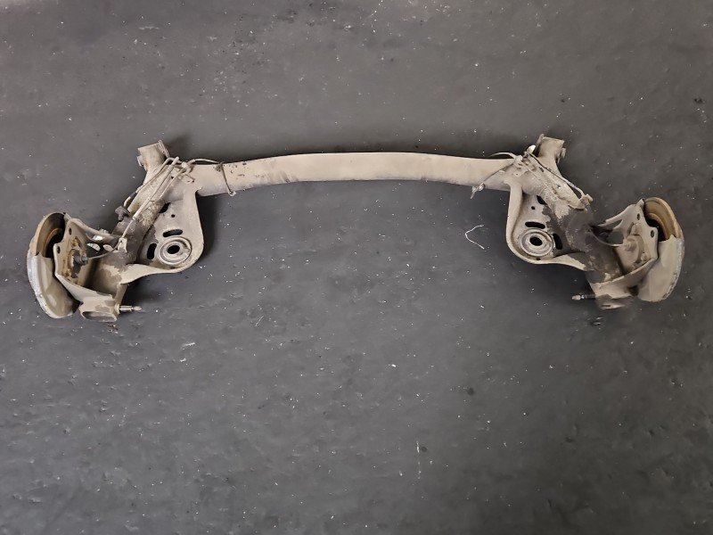 Tylna belka oś tył Suzuki Vitara II 2015- 1.6 16V Tylna belka oś tył Suzuki Vitara II 2015- 1.6 16V