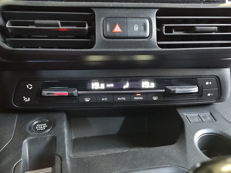 Konsola panel nawiewu Peugeot Rifter 98340419ZD