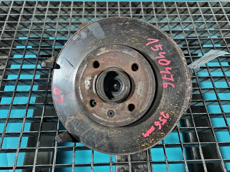 Zwrotnica lewa piasta przód 1.0 MPI Skoda Citigo 11-19