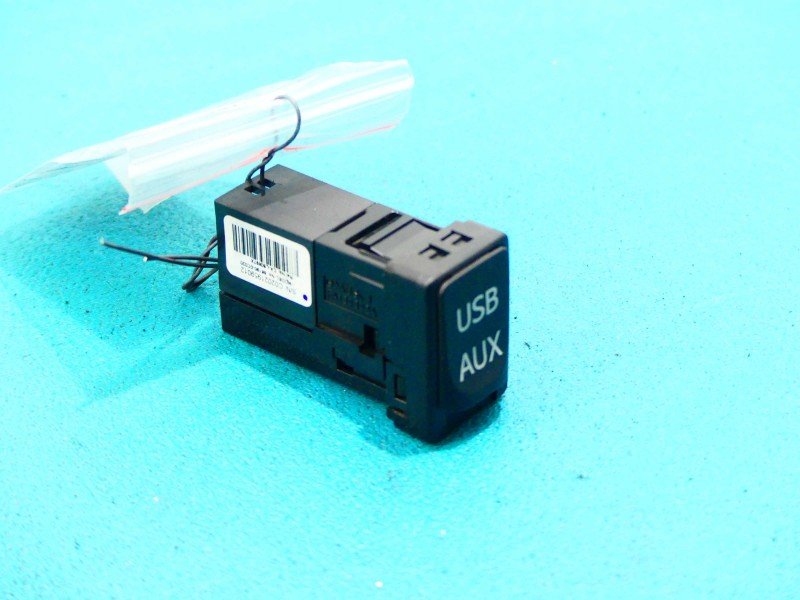 Gniazdo USB Highlander II 07-13 86190-0C020