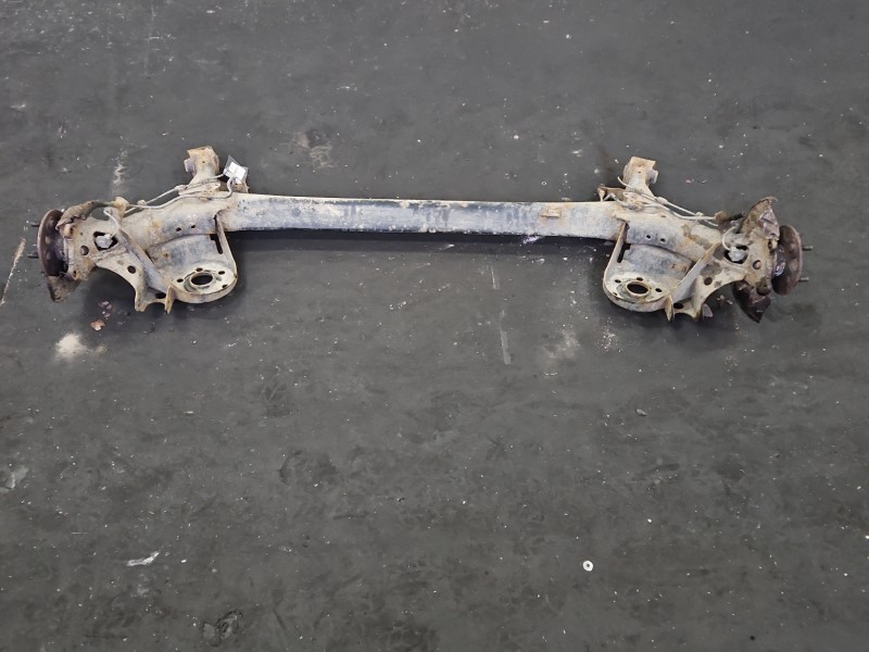 Tylna belka oś tył Toyota Auris I 2.0 D4D