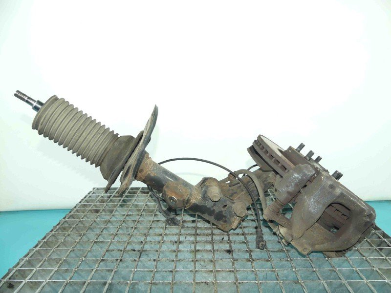 Amortyzator przód lewy przedni Toyota Verso 09-