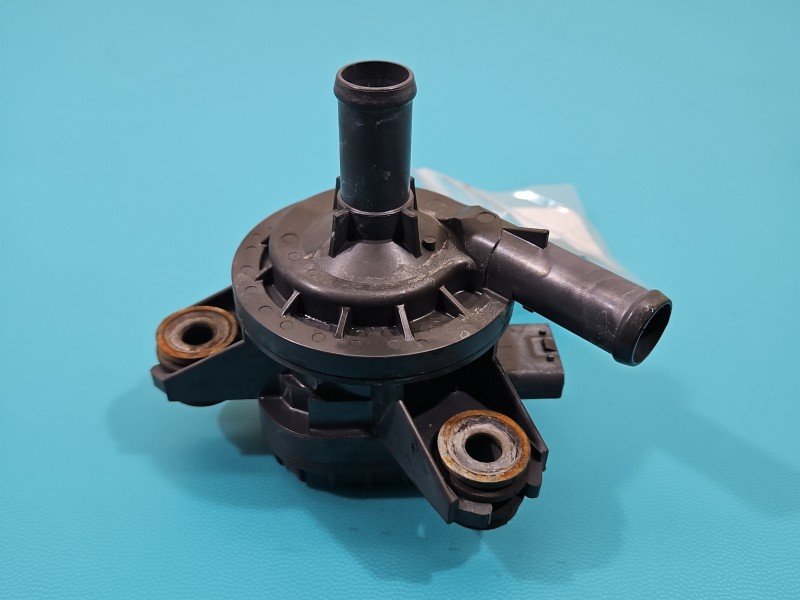 Pompa wody Mitsubishi Outlander III 12- 2.4 wiel 211410-10420