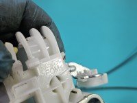 Zamek przód lewy 82202-54P00 Suzuki Vitara II 2015- EUROPA Suzuki, 6pin