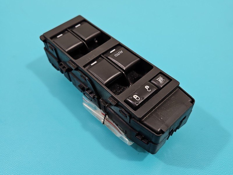 Przełącznik szyb Jeep Compass I 06-16 Producent części: JEEP, Europejska, SZYB X4 EU