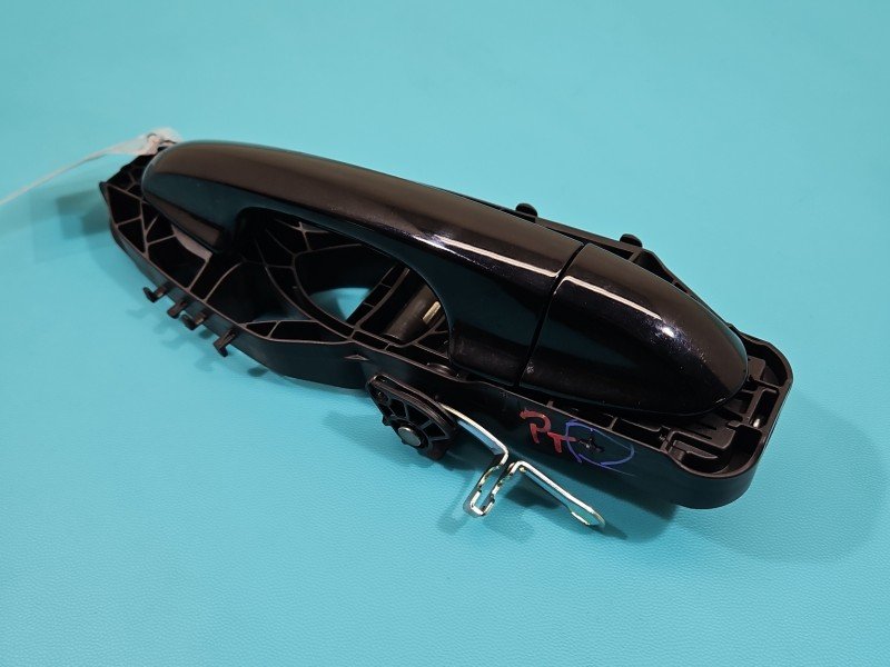 Klamka tył prawa zewnętrzna Ford Puma II MK2 19- Klamka tył prawa zewnętrzna Ford Puma II MK2 19-