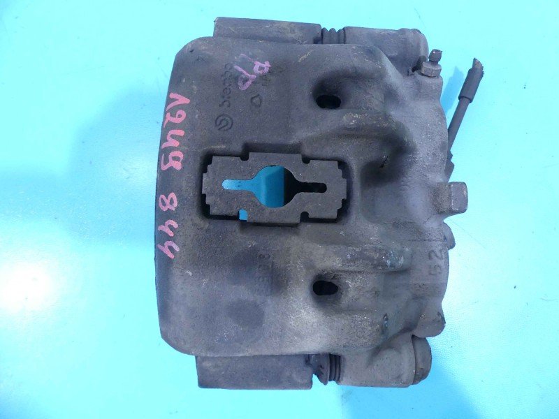 Zacisk przód prawy Nissan Atleon II 06-13 3.0 dci