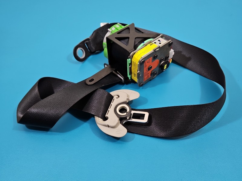 Pas bezpieczeństwa przód lewy kierowcy Toyota Corolla E15 73220-02270 EU