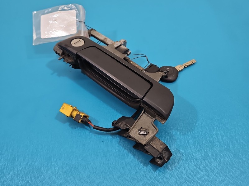 Klamka przód prawa zewnętrzna Bmw e36 19608001