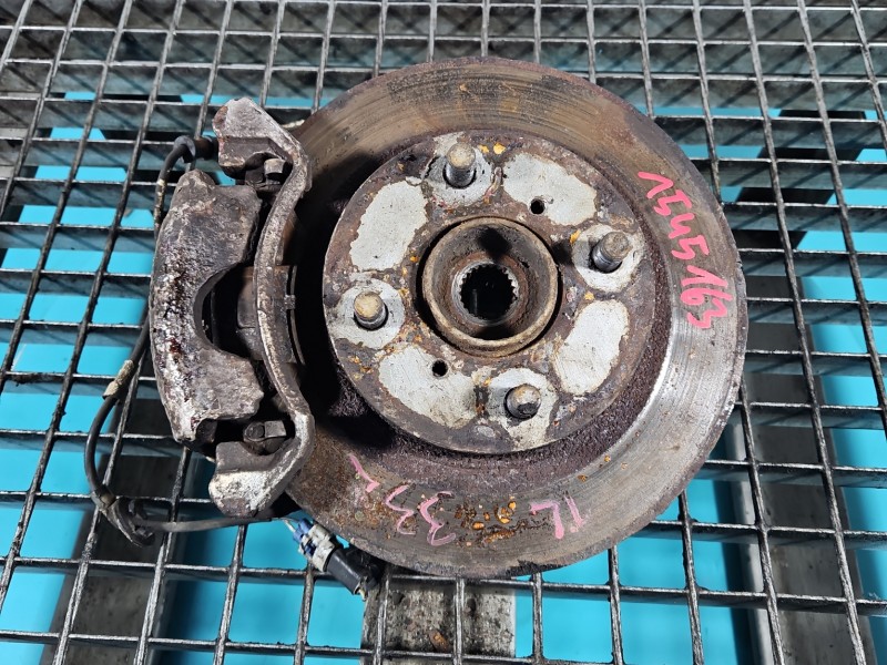 Zwrotnica lewa piasta przód 1.2 16V Opel Agila A I