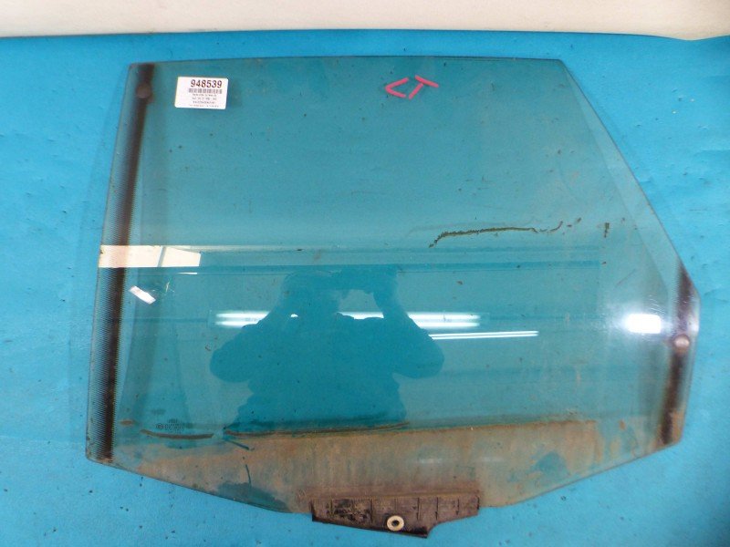 Szyba drzwi tył lewa Audi 100 C3 Szyba drzwi tył lewa Audi 100 C3