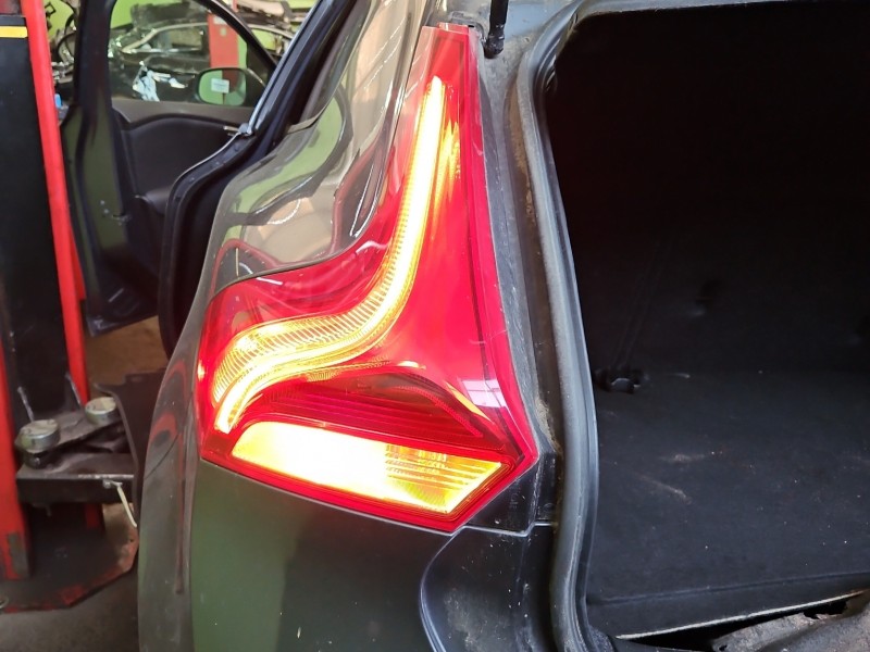 Lampa tył lewa Volvo V40 II 12- HB EUROPA 31395844