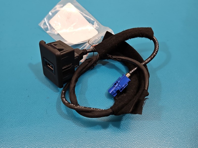 Gniazdo USB Opel Grandland 39139189, 460029937