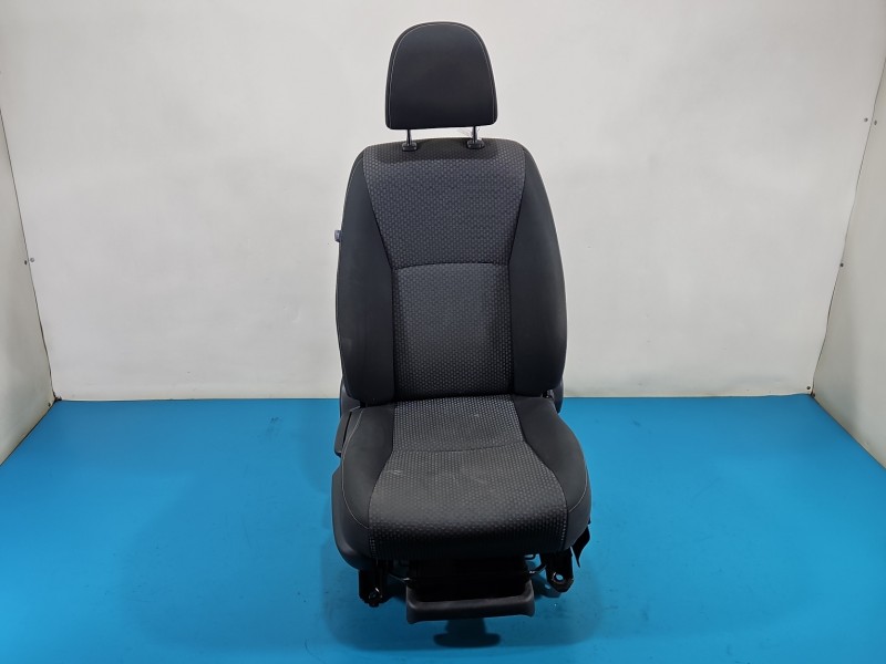Fotel prawy przód pasażera Toyota Verso 09- 5d EUROPA