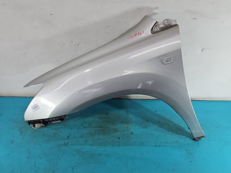 Błotnik przód lewy LEXUS RX II 03-08 srebrny 1C0