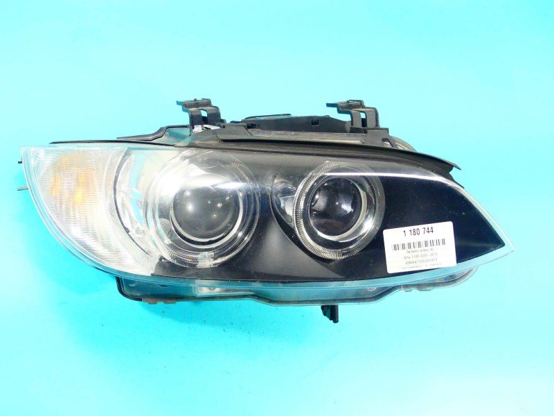 Reflektor prawy lampa przód Bmw e90 EUROPA