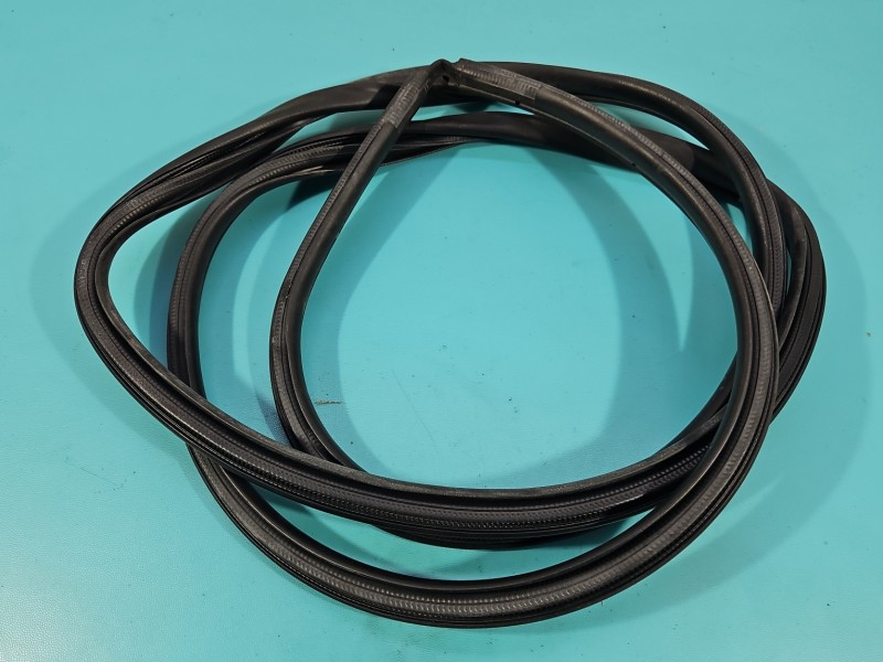 Uszczelka drzwi tył lewa Toyota Rav4 V