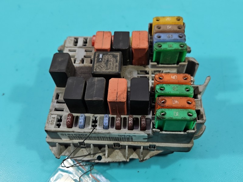 Skrzynka bezpieczników Fiat Linea 51815382