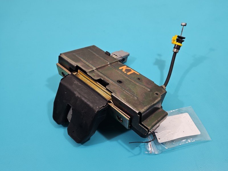 Zamek klapy tył 30753071 Volvo XC90 I 02- HB Producent części: Volvo, 4pin