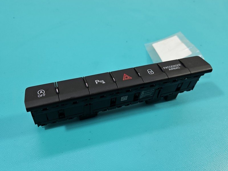 Przełącznik świateł awaryjnych Skoda Karoq 565927132AK