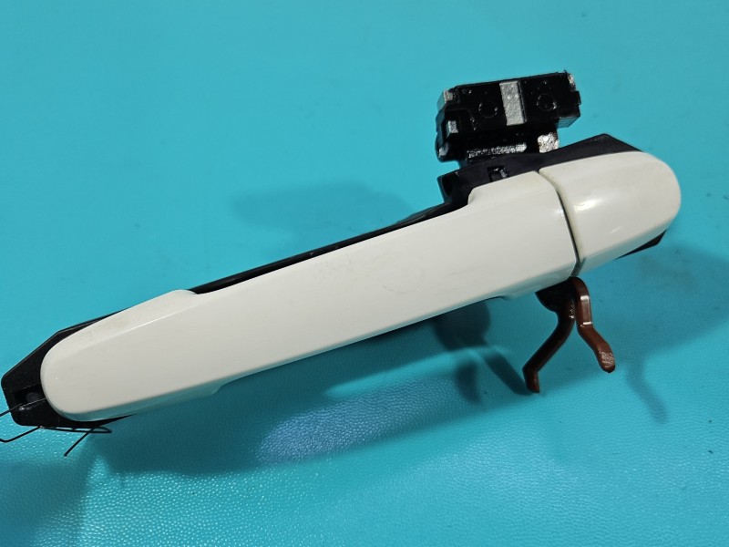 Klamka tył lewa zewnętrzna Toyota Aygo II 14-22