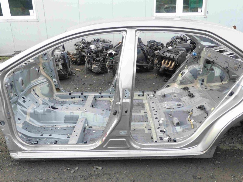 Próg lewy SŁUPEK ŚRODKOWY B Toyota Corolla E16 E18 13- sedan 4d beżowy 4V8