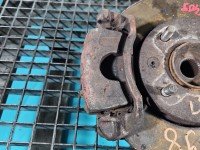 Zacisk przód lewy Kia Carens II 2.0 crdi