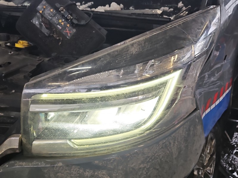 Reflektor lewy lampa przód Renault Trafic III EUROPA