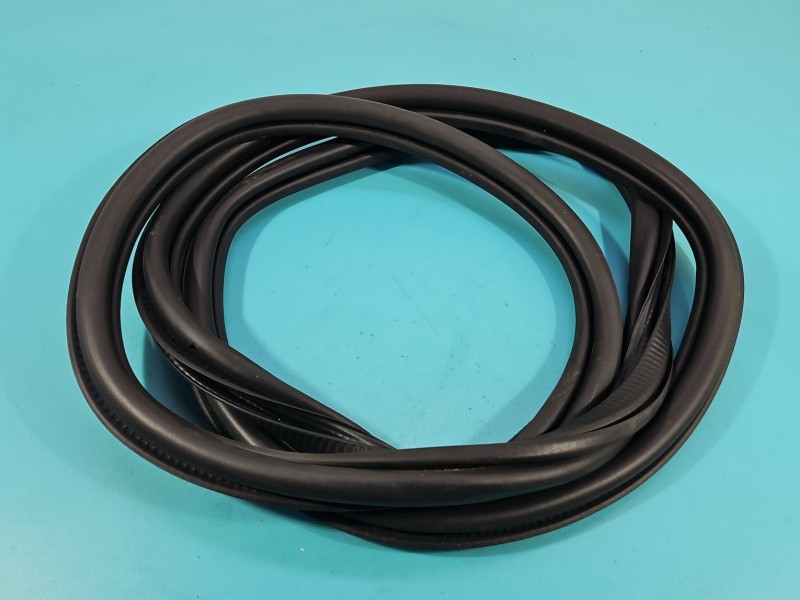 Uszczelka drzwi tył lewa Skoda Kamiq