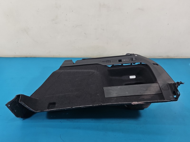 Tapicerka bagażnika prawa boczek Skoda Superb IV 3J0867764, 3P0867428