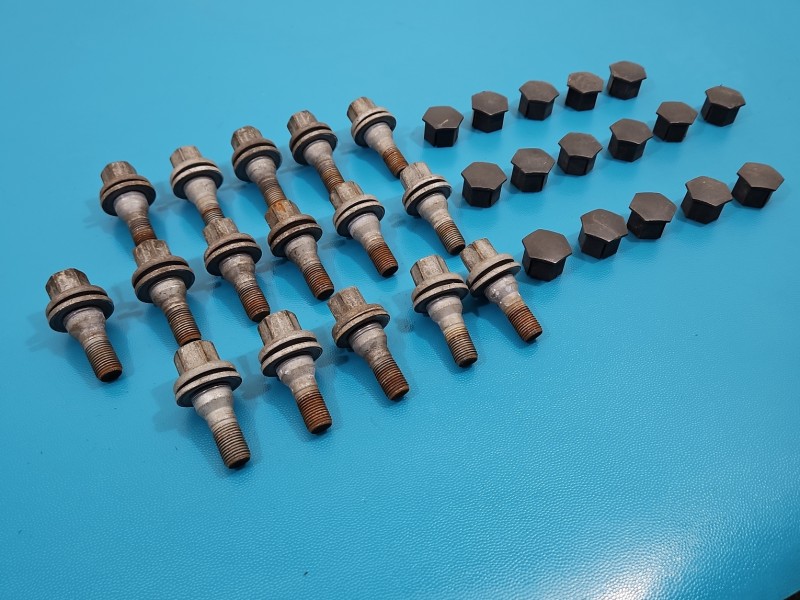 Śruby kół Peugeot 2008 II szpilki