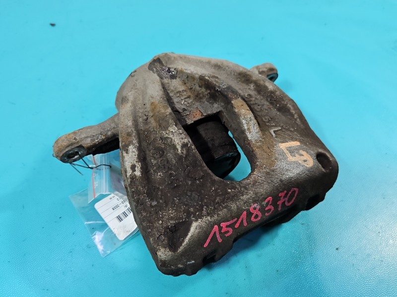 Zacisk przód lewy Toyota Avensis II T25 2.0 d4d