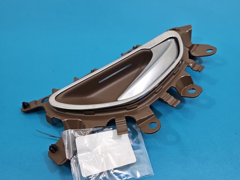 Klamka wewnętrzna przód prawa Mercedes W213 A2137601800