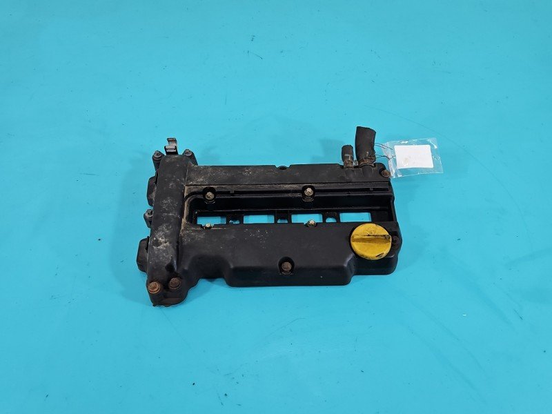 Pokrywa zaworów Opel Corsa D 1.2 16V