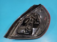 Lampa tył lewa Nissan Almera N16 HB HELLA 00-03 przed liftem hatchback Z LISTWĄ ŻARÓWKOWĄ EUROPA