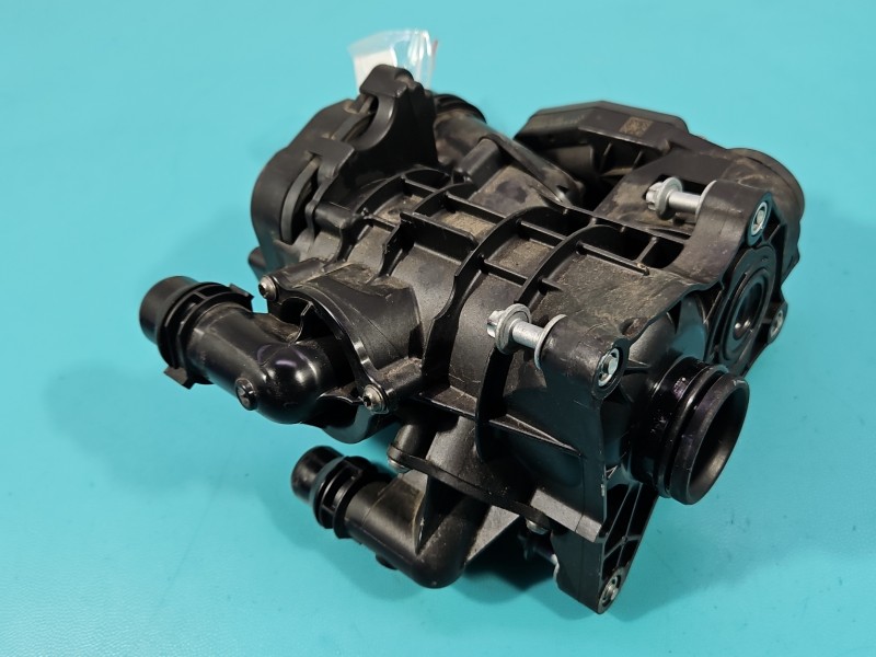Obudowa BMW G20 2.0 T 14290413, 8642560-07, 22092022-00120 Europejska, Termostatu