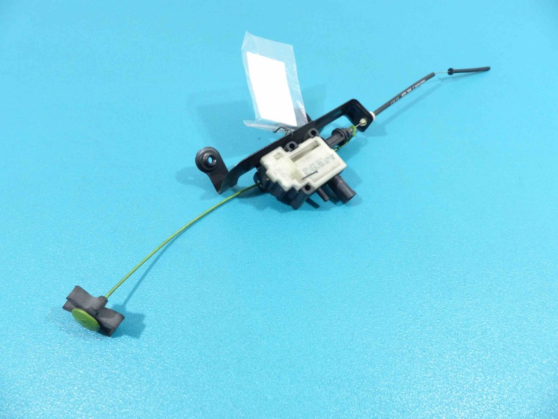 Siłownik klapki wlewu paliwa Bmw e60 e61 6985878-04