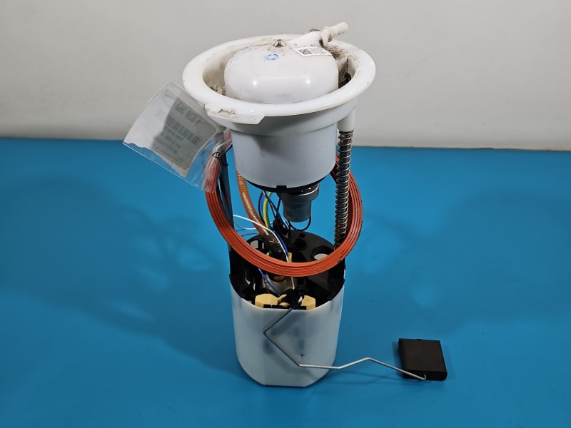 pompka Pompa paliwa AUDI Q5 08- 2.0 TFSI 8R0919051E Producent części: Audi, Benzyna, Europejska