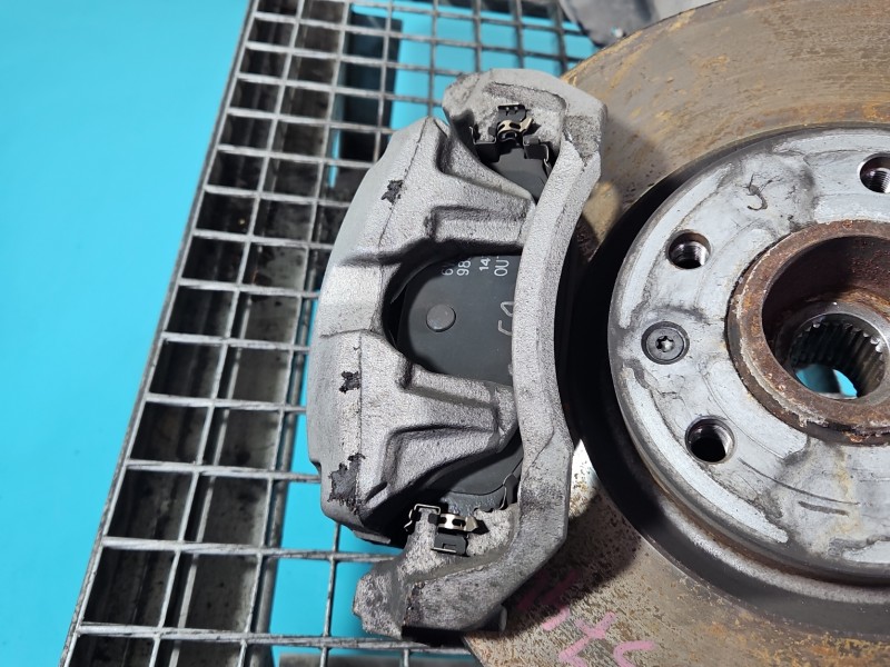 Zacisk przód lewy Peugeot 3008 II 1.5 hdi