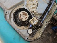 Podnośnik przód prawy Seat Ibiza III 6L 6L3837756S 3d