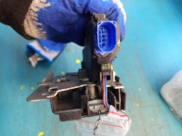 Zamek przód prawy 4E1837016 Audi A3 8P EUROPA Producent części: Audi, 7 pin BRAK CIĘGNA WIDOCZNEGO NA ZDJ.