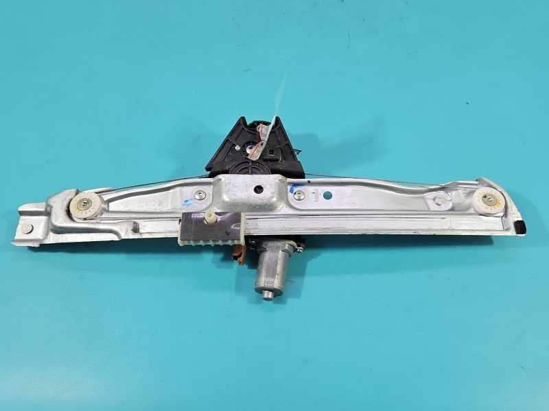 Podnośnik tył lewy SZYBY WINDA Dacia Sandero III 20- HB