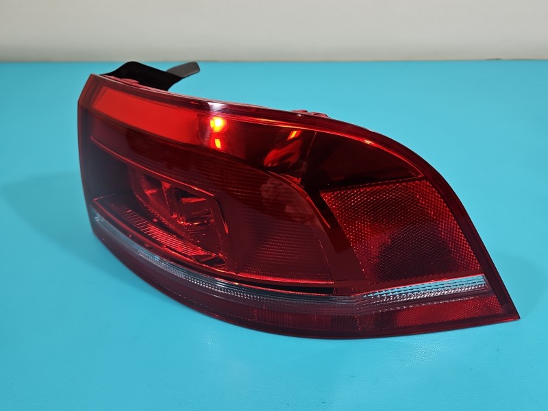 Lampa tył prawa Volkswagen, W BŁOTNIK KOMBI Z LISTWĄ ŻARÓWKOWĄ Vw Passat B7 kombi