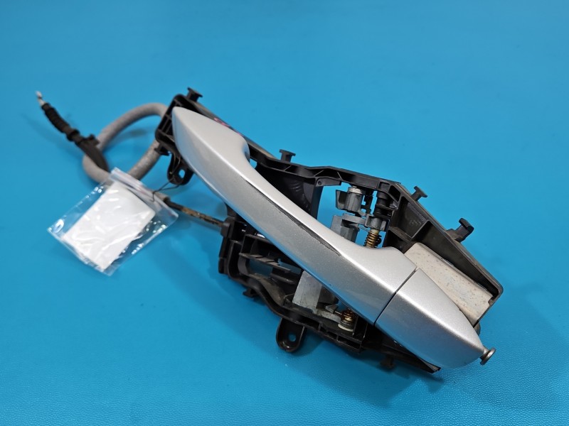 Klamka przód lewa zewnętrzna Vw Passat B8 517837811E