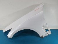 Błotnik przód lewy Kia Stinger SNOW WHITE PEARL