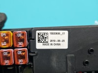 Skrzynka bezpieczników Opel Astra V K 15533696-01